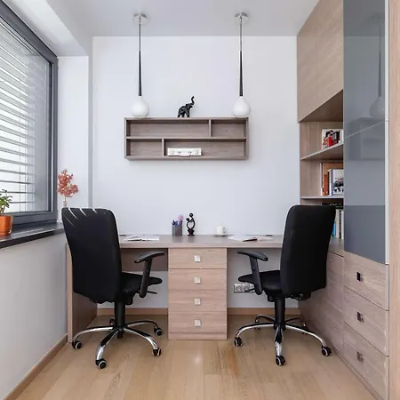 Green House With Garden & Parking By Renters 펜션 초르조프