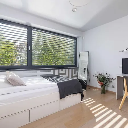 Green House With Garden & Parking By Renters 펜션
