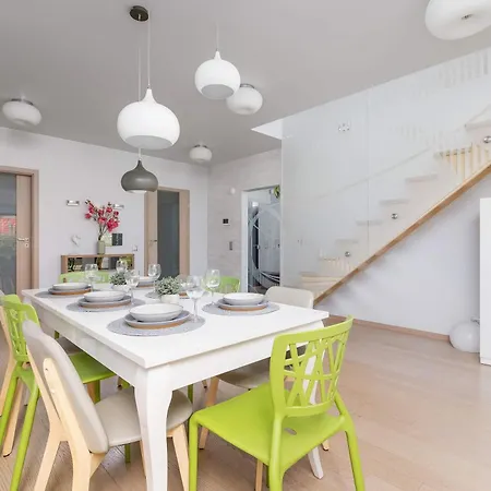 Green House With Garden & Parking By Renters 펜션 초르조프