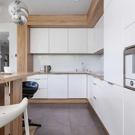 Green House With Garden & Parking By Renters 펜션 초르조프