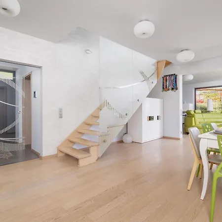 펜션 Green House With Garden & Parking By Renters 초르조프