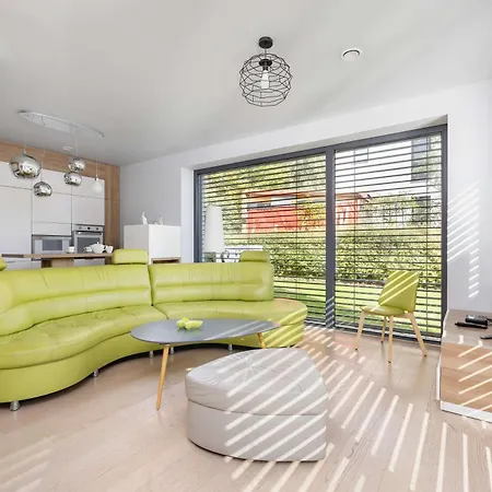 Green House With Garden & Parking By Renters 펜션 초르조프