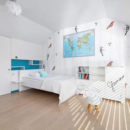 Green House With Garden & Parking By Renters 펜션 초르조프