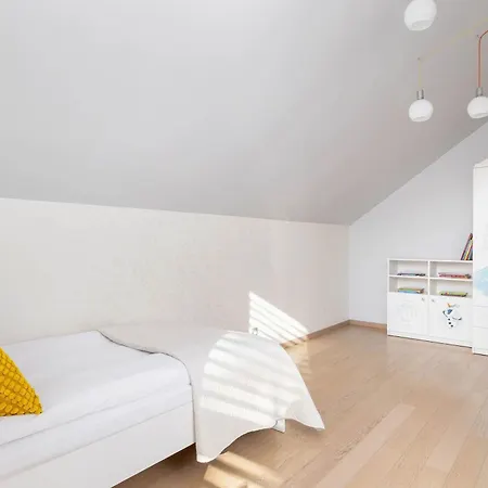 Green House With Garden & Parking By Renters * 초르조프