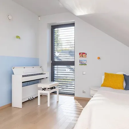 Green House With Garden & Parking By Renters 펜션 *