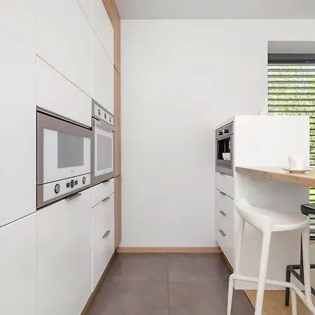 Green House With Garden & Parking By Renters