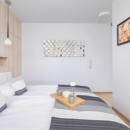 Green House With Garden & Parking By Renters *