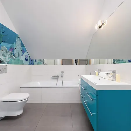 Green House With Garden & Parking By Renters